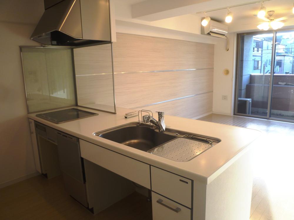 Kitchen. Kitchen (12 May 2013) Shooting ● dishwasher with a system Kitchen