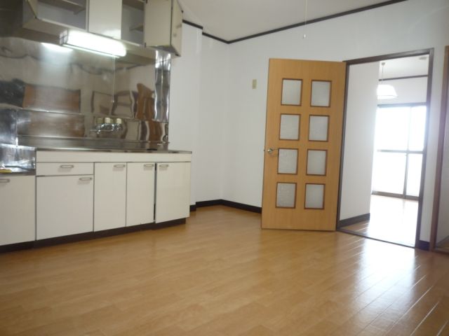 Kitchen. Living
