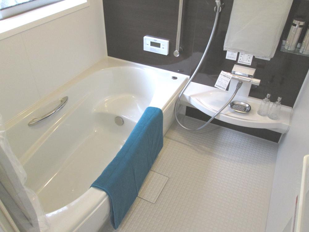Bathroom. Tub of hot water is less likely to cool, Hard to feel the coldness of the floor system bathroom  ~ La ・ bus ~