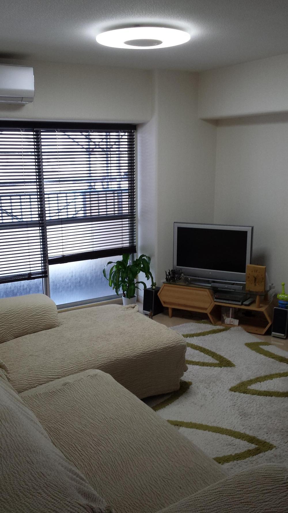 Living. I furniture layout is clean LD