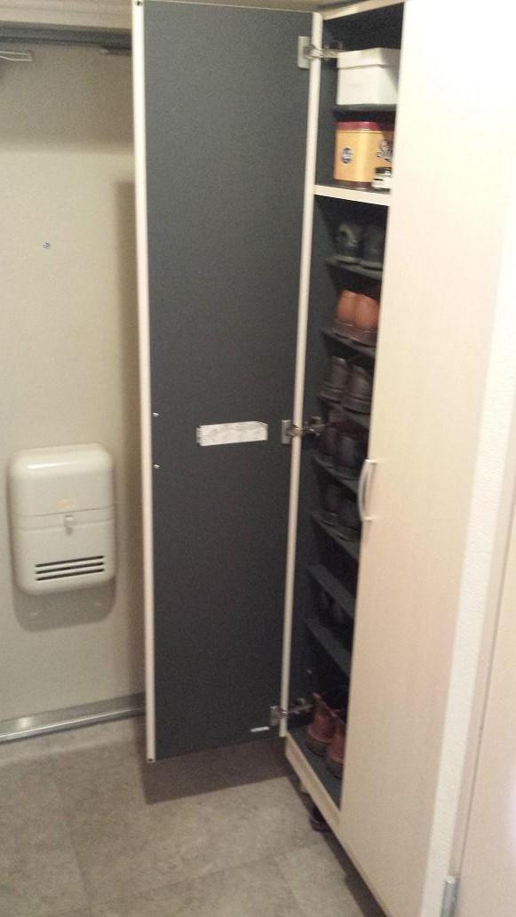 Receipt. Entrance housing with depth