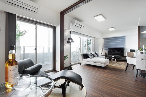 From wide windows facing the south, It enters bright natural light plenty of you out in light of the room. Because it is all mansion angle dwelling unit, ventilation ・ Lighting resistance is also a good refreshing