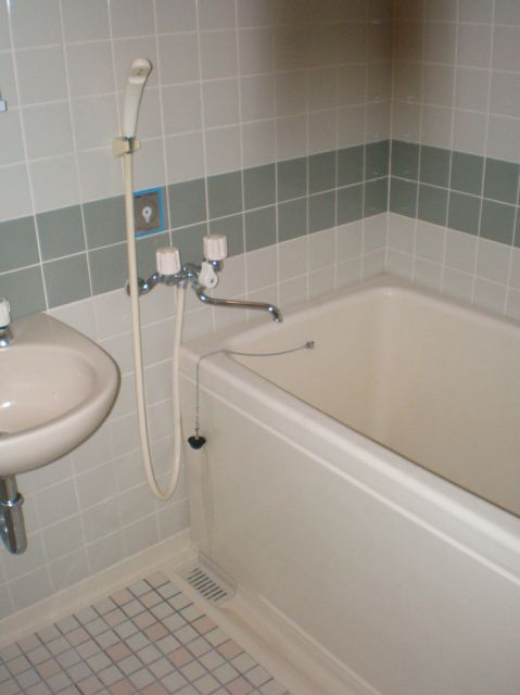Bath. Wide bath