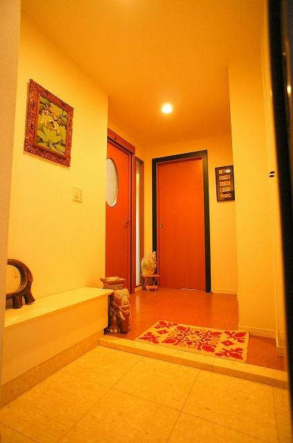 Entrance. Storage rich entrance hall