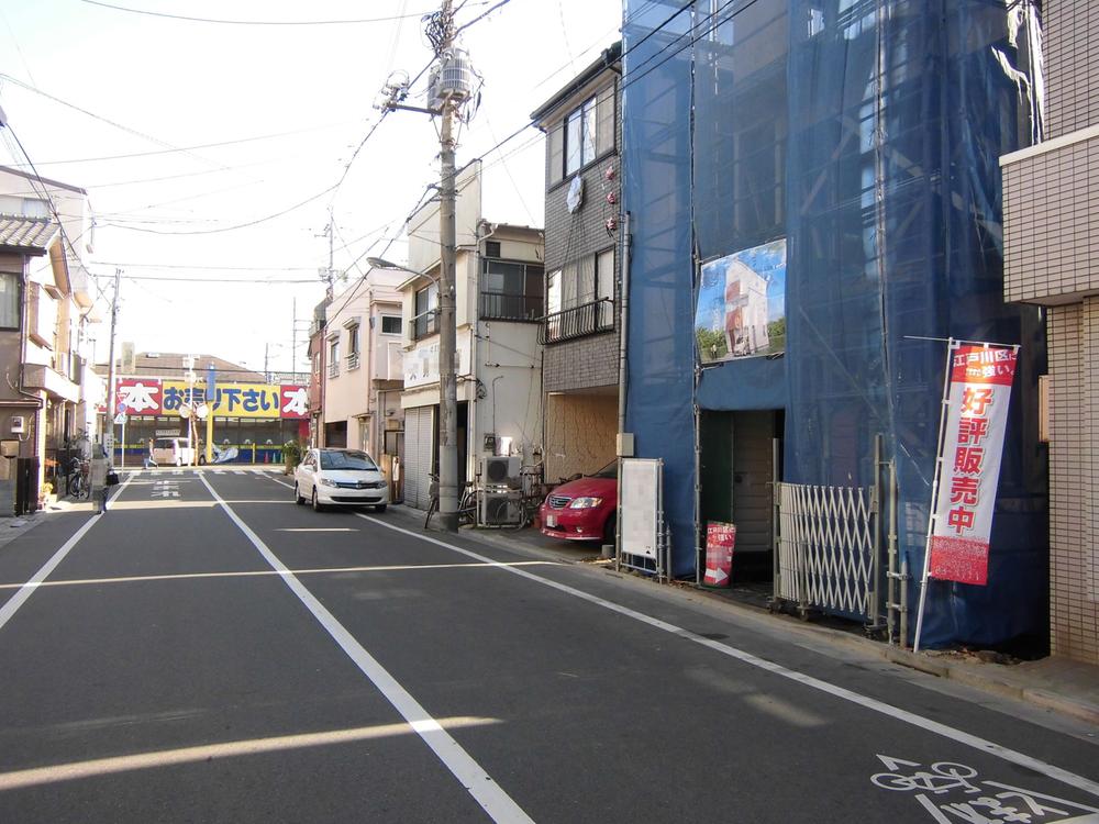 Local photos, including front road. It is a front road