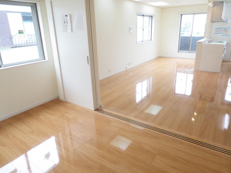 Non-living room. The second floor is located about 21.8 Pledge Together with front Western-style.