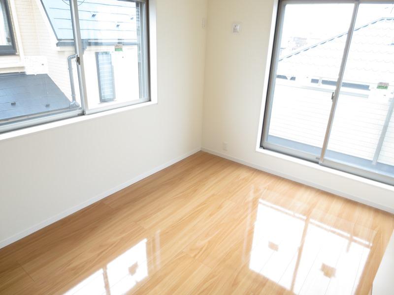 Non-living room. 3 Kaiyoshitsu 1 Two windows Because even there sweep window, Sense of openness, The brightness is follow the indications of the visit.