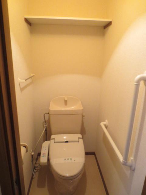 Toilet. Bidet