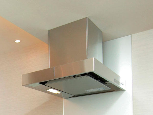 Kitchen.  [Range food] Adopt a range hood with an emphasis on design. Also it has excellent functionality, such as attaching a rectification plate to be caught oily smoke to try to escape to the outside (may vary by type). (Same specifications)