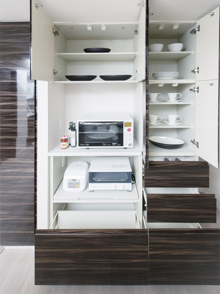 Kitchen.  [Cupboard] By and dishes can be functionally storage, It is born afford to kitchen space. (Model Room N1 type)