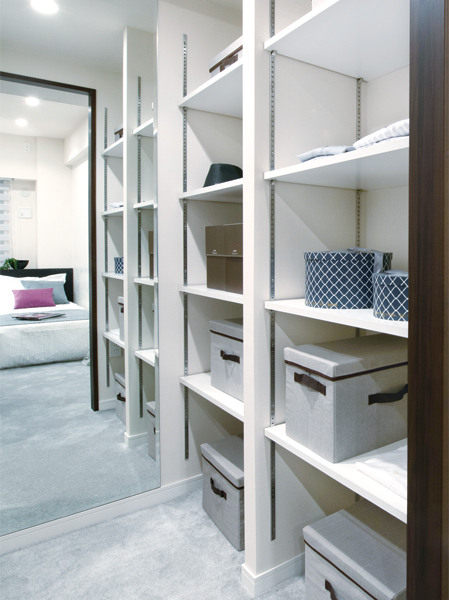 Other.  [Walk-in closet (installed in all households)] Also provided fixed shelves and shelves, It is possible to organize from clothing to a variety of small items. (Model Room N1 type)