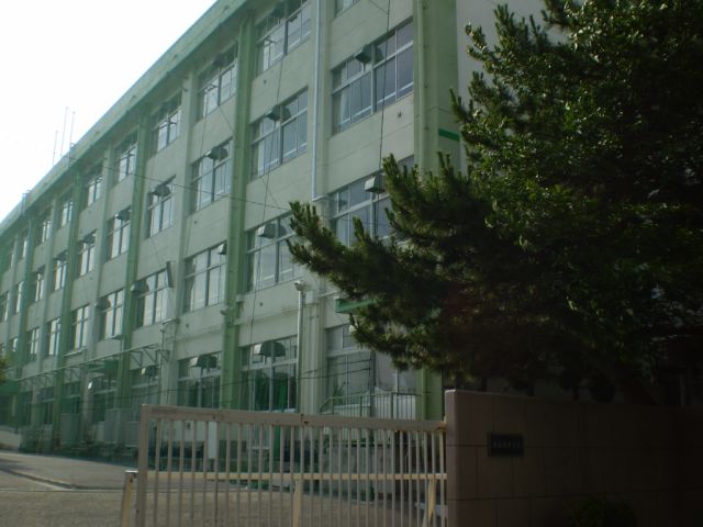 Junior high school. Municipal Minamikasai 580m up to junior high school (junior high school)