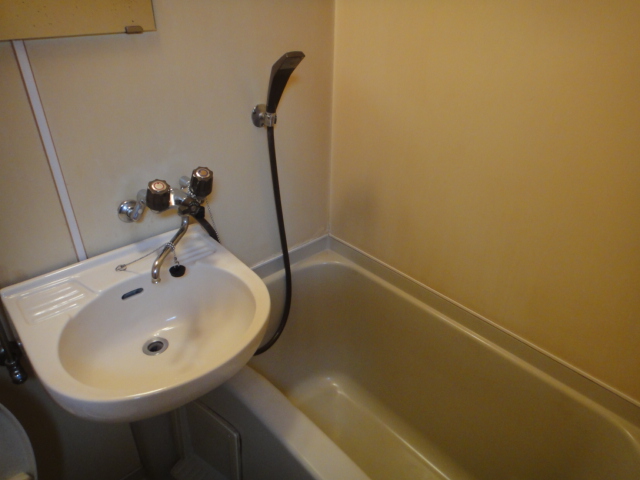 Bath. bus ・ Toilet is together.