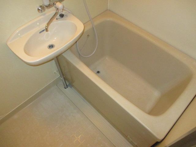 Kitchen. Bathroom