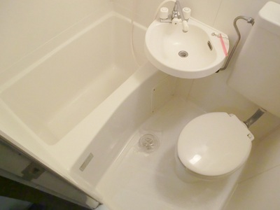 Bath. 3-point unit bus.
