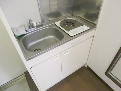 Kitchen. 1 lot gas stoves kitchen.