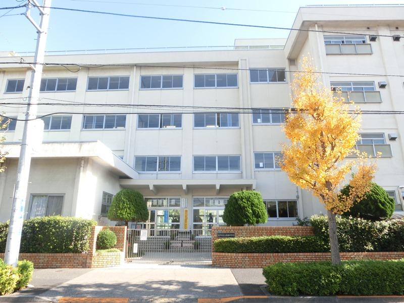 Junior high school. 1300m to Kasai junior high school