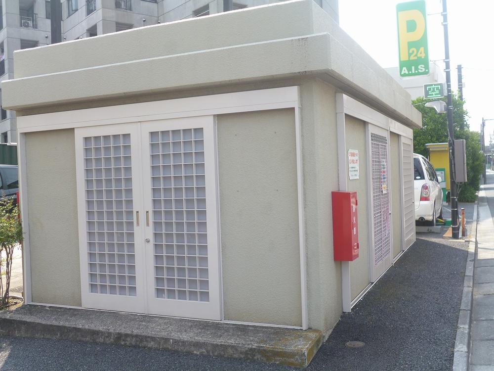 Other common areas. Garbage yard