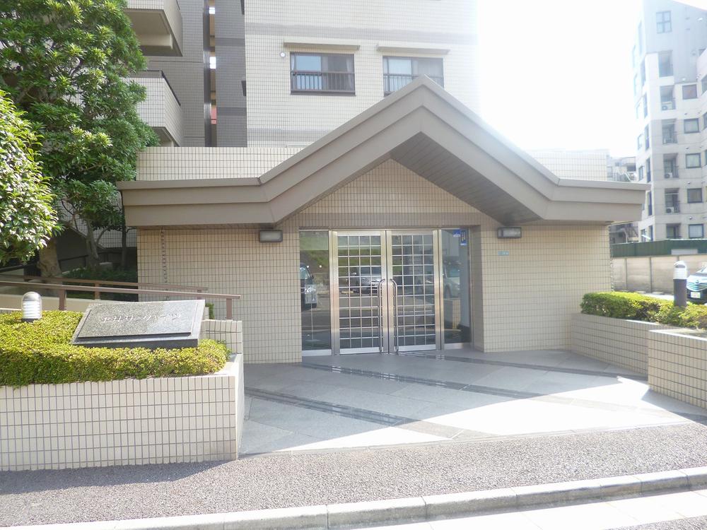 Entrance. Common areas