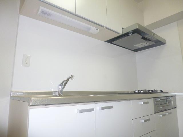 Kitchen. 3-burner stove in the kitchen. There is a feeling of cleanliness have a white tones.