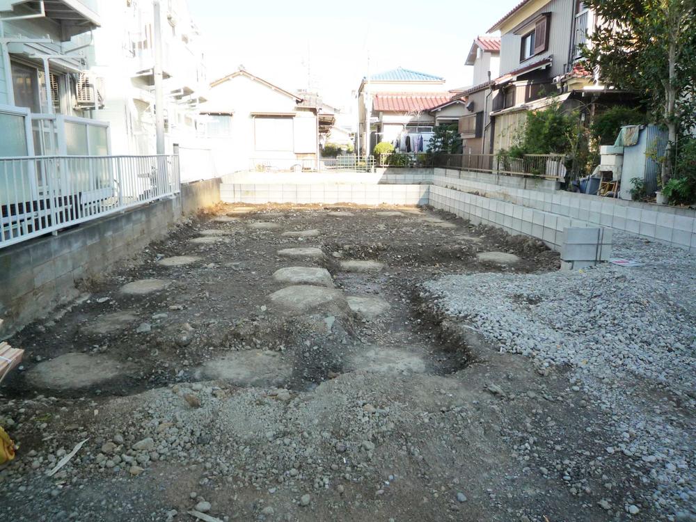 Local photos, including front road. Local (December 1, 2013) Shooting It was completed ground improvement work.
