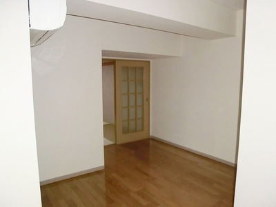 Living and room. It can also be used as a living space!