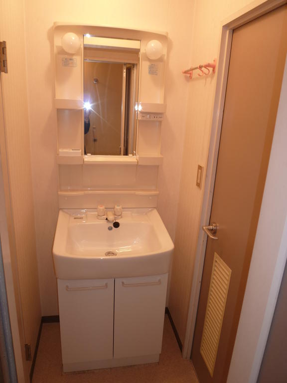 Washroom. Independent wash basin ☆