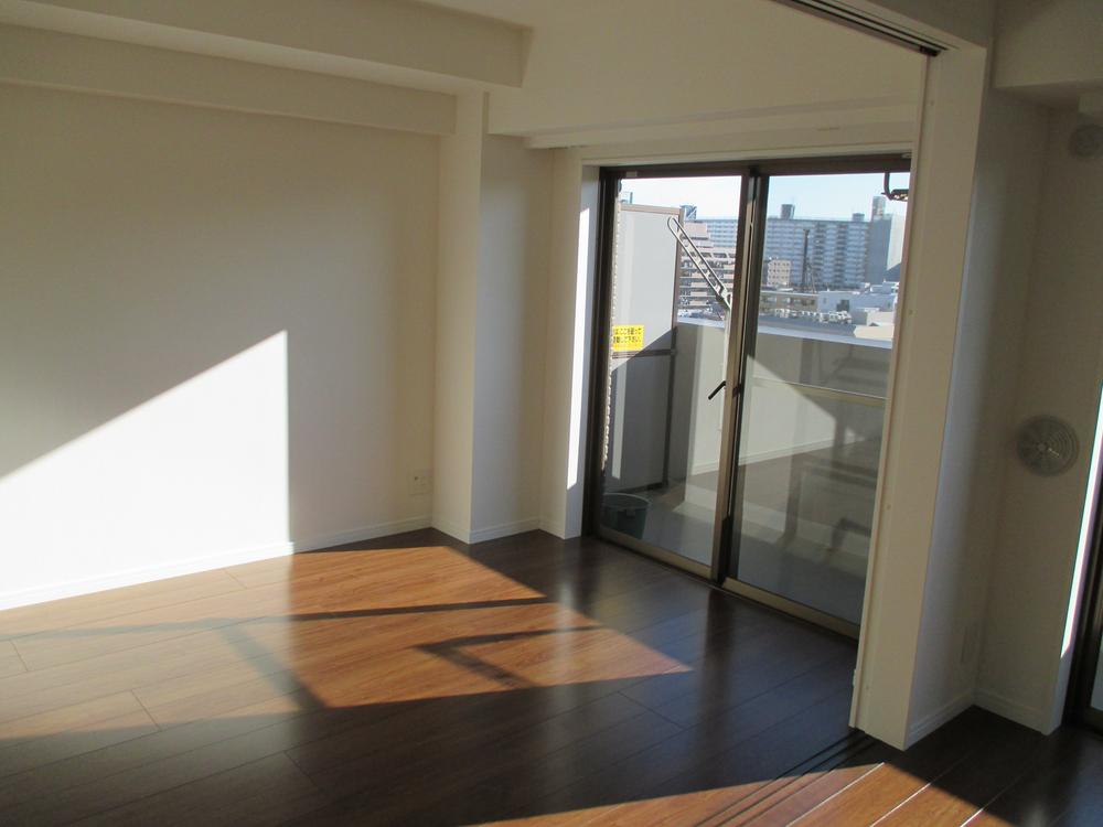 Non-living room. Indoor (12 May 2013) Shooting