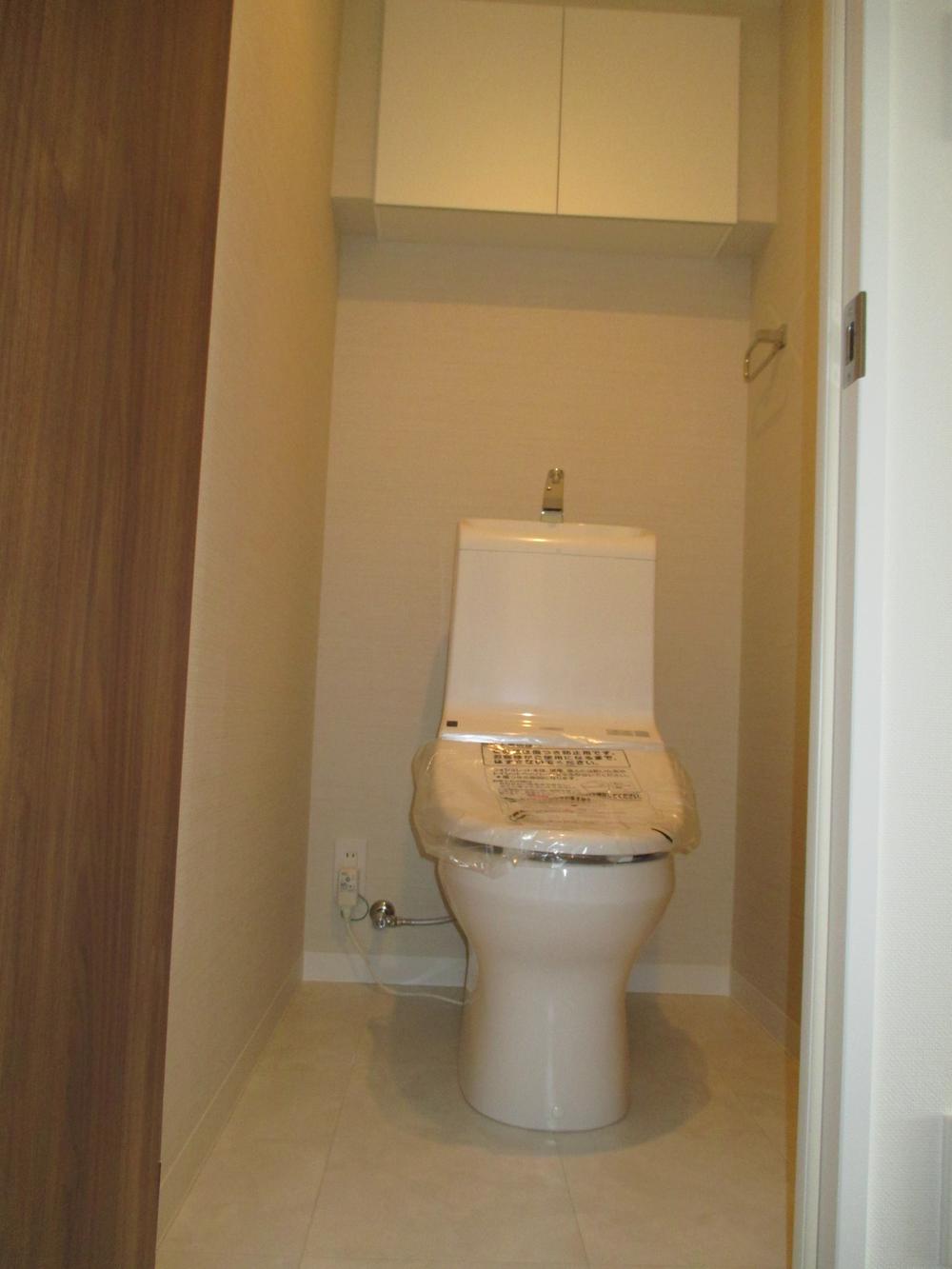 Toilet. Indoor (12 May 2013) Shooting