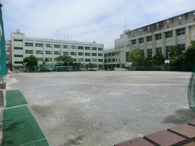 Junior high school. 889m until Kasai junior high school
