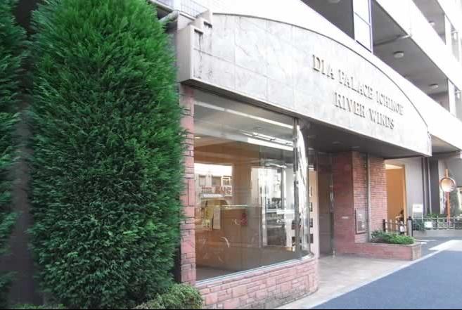 Entrance. Common areas