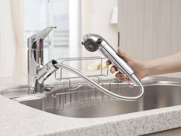 Kitchen.  [Water purifier integrated hand shower faucet] You can use pull out the head, Easy sink of care is. It is also useful when you pour purified water to the pot. Water purification ・ hot water ・ Switching of water is also a one-touch.