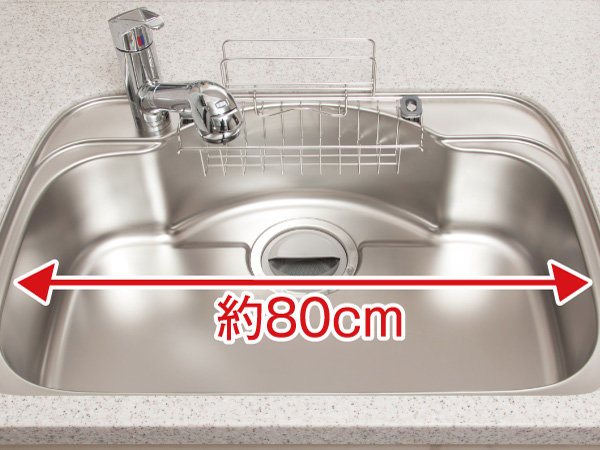 Kitchen.  [Quiet wide sink] Width of about 80cm wide sink of washable also a large kitchen product. Because the sound is quiet, You can enjoy a conversation with a family while the washing.