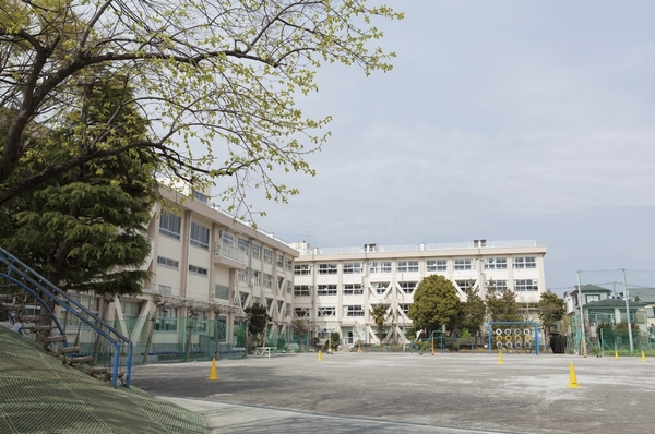 Building structure. Municipal Funabori second elementary school (6-minute walk ・ About 450m)
