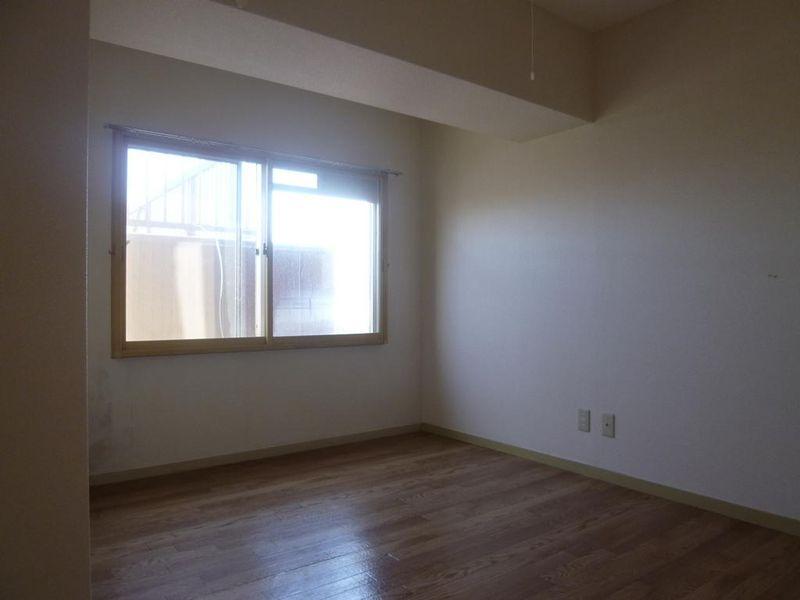 Non-living room. Western-style 4.5 Pledge