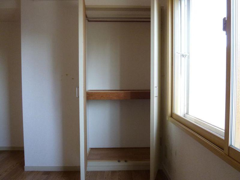 Receipt. Western-style 5 Pledge storage space