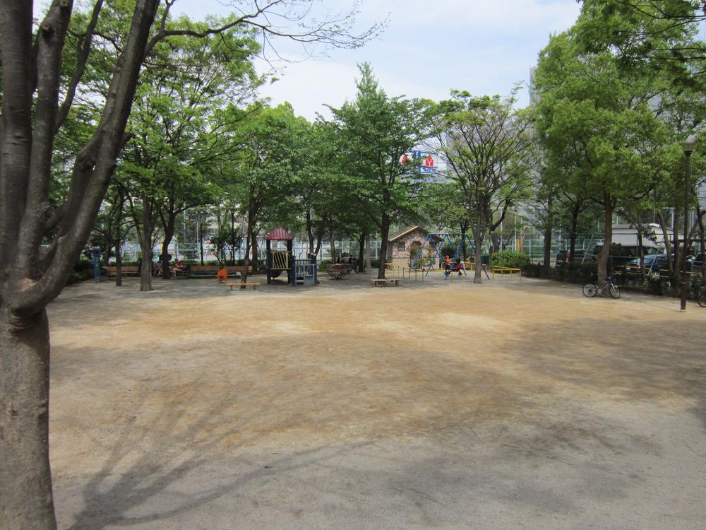 Other common areas. On-site park