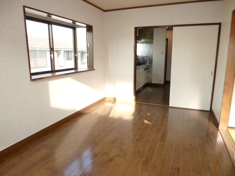 Living and room. Western-style room 6 Pledge  There are two sides lighting. 