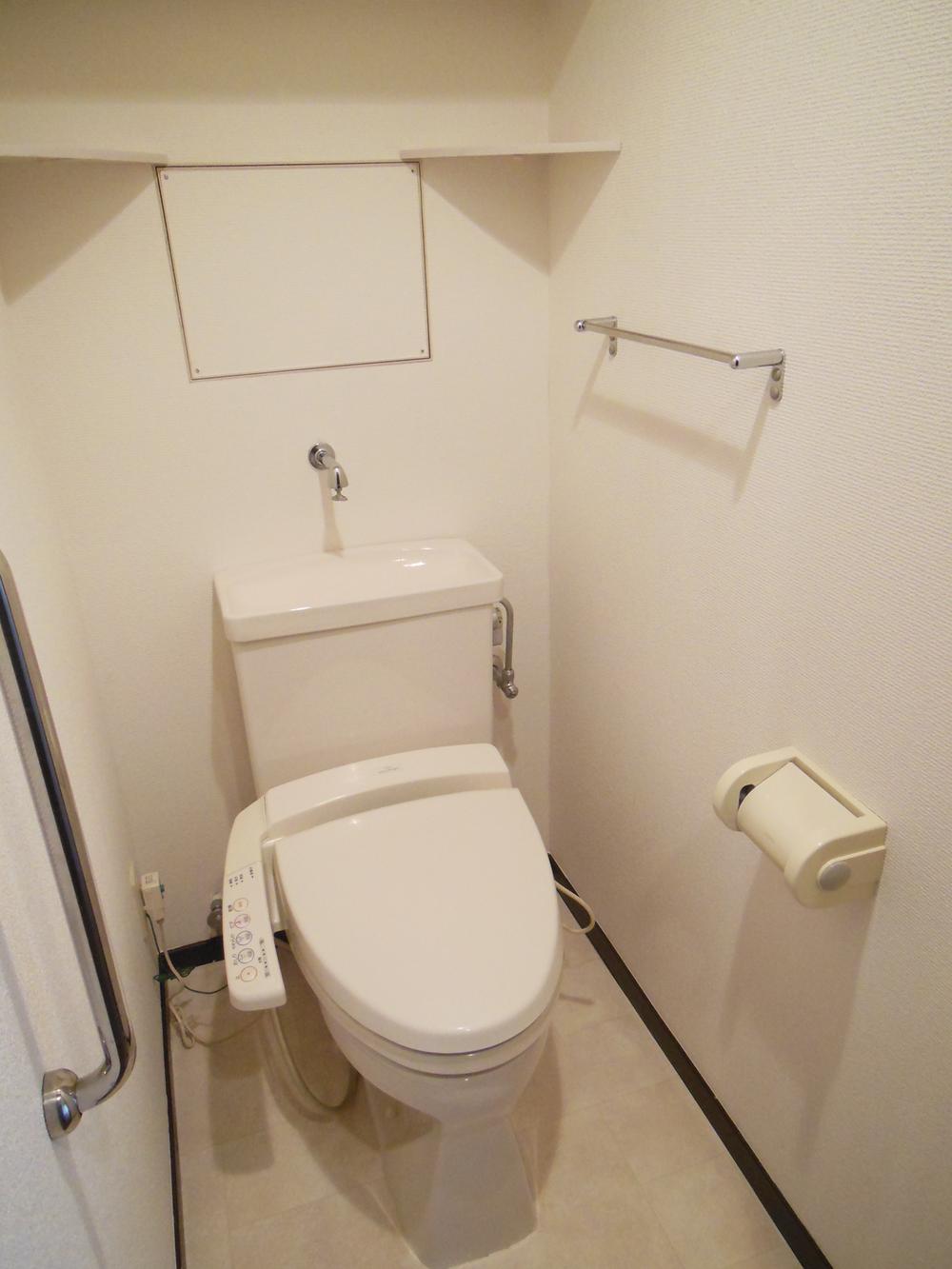 Toilet. Indoor (11 May 2013) Shooting