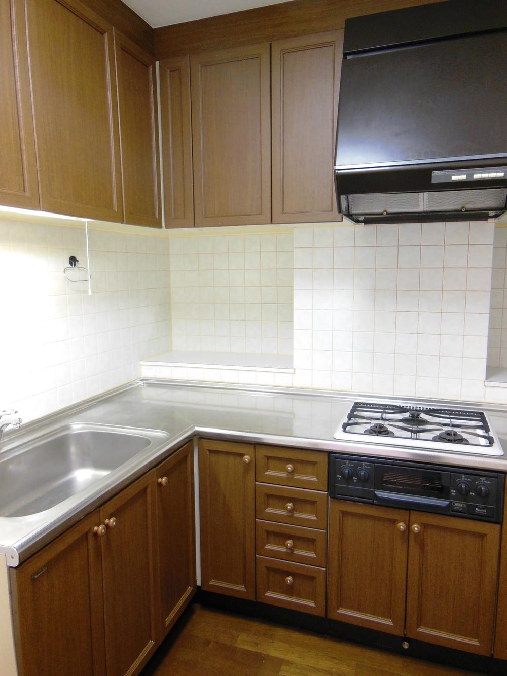 Kitchen. Indoor (11 May 2013) Shooting