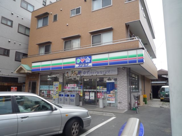 Convenience store. Three F until the (convenience store) 220m