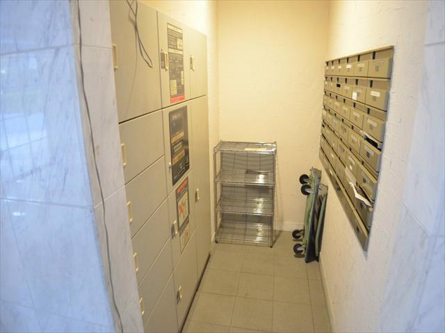 Other common areas. There is also a home delivery box