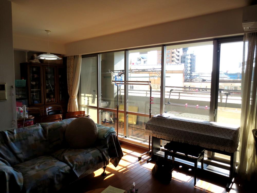 Living. For living room window of Haisasshi of about 2.1m, I There is a feeling of opening