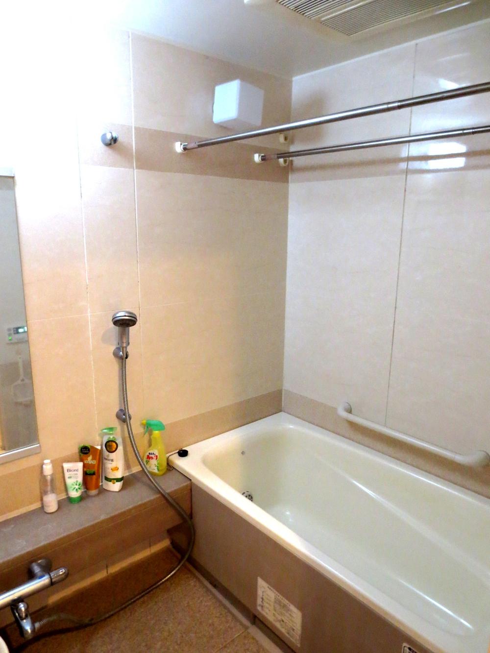 Bathroom. Low floor type unit bus It is with a bathroom ventilation dryer