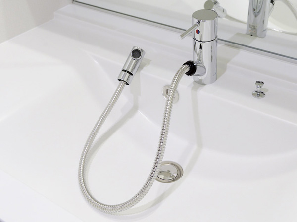 Bathing-wash room.  [Single lever mixing faucet] Good excellent usability in simple and practical, It has adopted a single-lever mixing faucet.