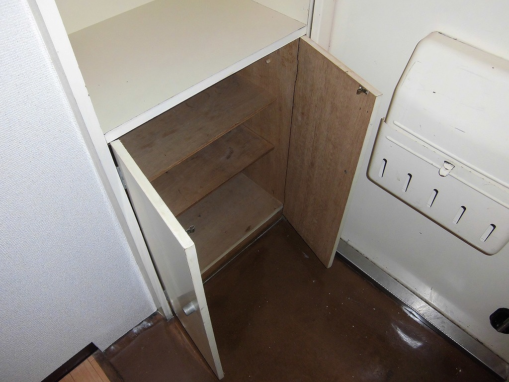 Entrance. Shoe box