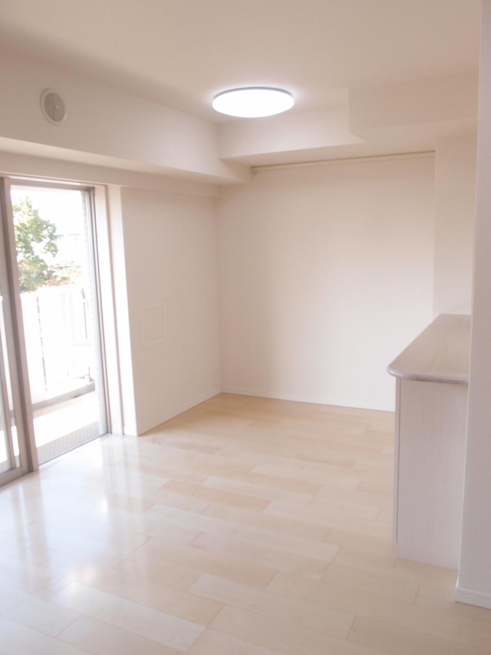 Living. For counter kitchen, Dining is relieved to overlook.