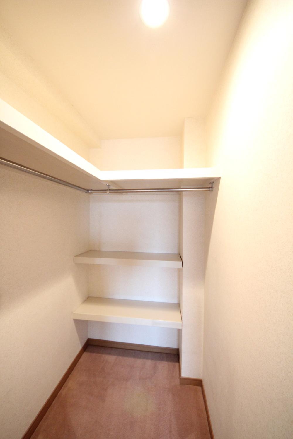 Receipt. Walk-in closet