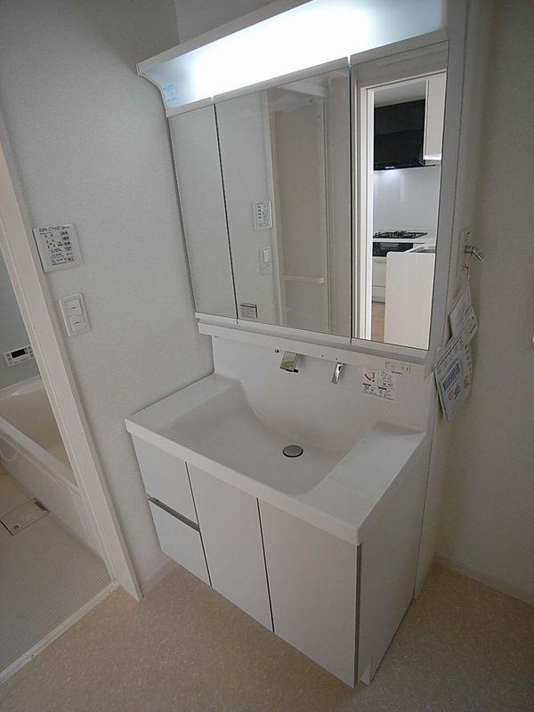 Wash basin, toilet. Mirror is large anyone easy-to-use independent wash basin