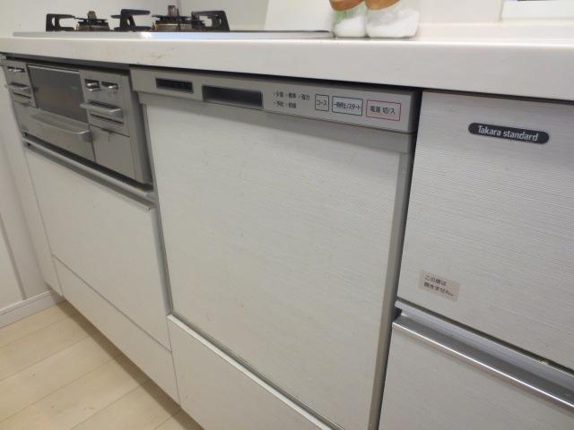 Kitchen. Well facilities and floor plans are, It is very easy to live room. Also, Double floor, Double ceiling, For a pair of glass, Ambient sound does not become stress. Living is the west, but well-ventilated, Day is often refreshing.